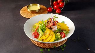 2.Ensalada Quinoa Mango Y Langostino
