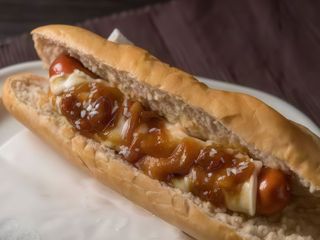 Big Hot Dog Con Cebolla Caramelizada