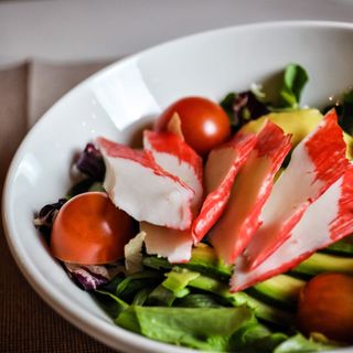 Insalata con surimi