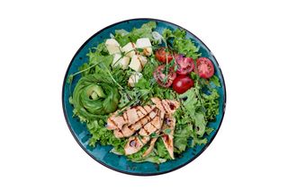 КАПРЕЗЕ З КУРКОЮ ТА АВОКАДО (380г)