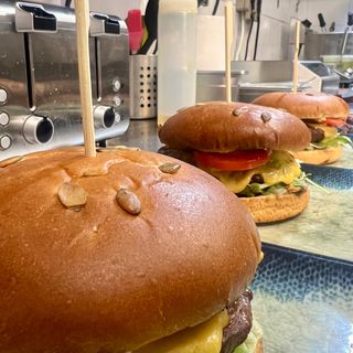 burger weiss cu cartofi 