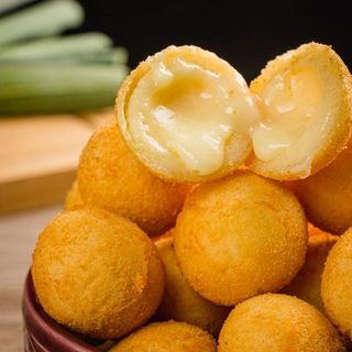 50 Mini Salgado de Queijo