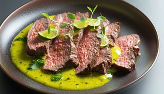 Tagliata de vita cu sos de limeta