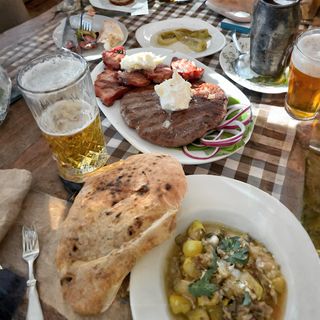 Pljeskavica na kajmaku