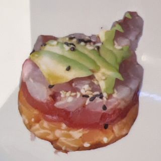 47 Tartar de aguacate salmon atun lubina 1pzs