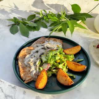 Куриное филе под соусом с грибами (400г)