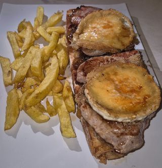 TOSTA SOLOMILLO C/ QUESO CABRA