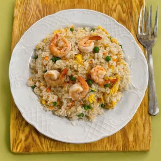 Arroz frito con gambas