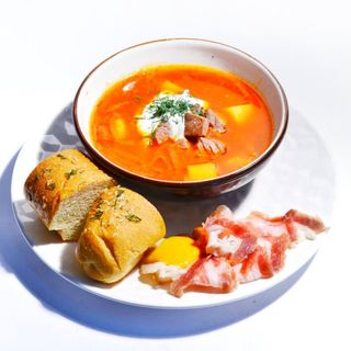 Борщ козацький з телятиною та пампушками (300г)