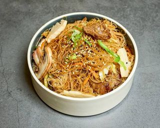 Fideos de arroz（炒粉干）