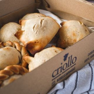 Empanadas (6 uds.) Y 2 Bebidas