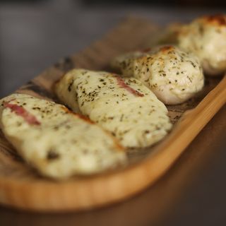 Pão de Alho com Queijo e Bacon