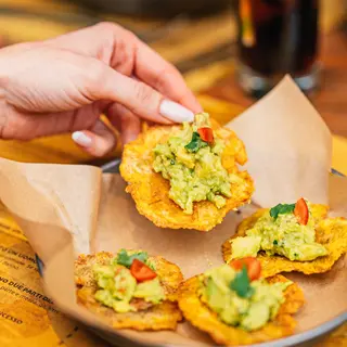 Tostones & guacamole