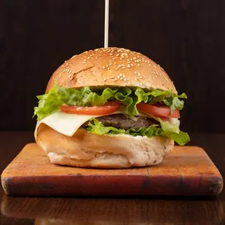 Cheesburger i pomfrit