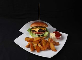 Телешки бургер Ефбет (450г)+ 1 Кока Кола(330мл)