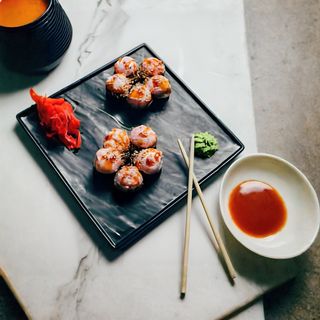 Запеченный ролл с семгой (10 шт.)