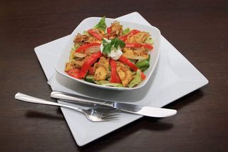 Sałatka z grillowanym kurczakiem