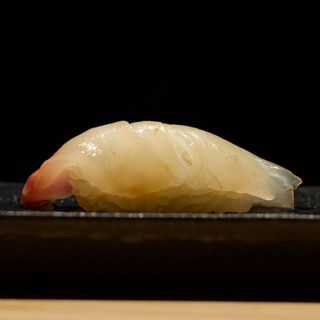 Nigiri de Lubina, Negi y Jengibre (1 unidad)