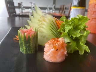 Gunkan com salmão , philadelphia e braziyader