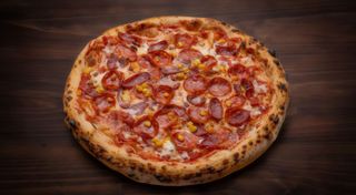 Піца мисливська з салямі піканте (32см)
