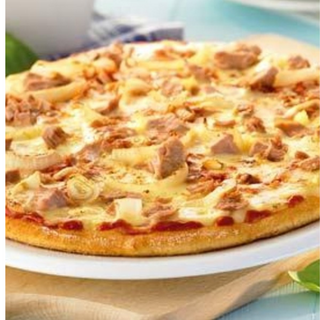 9. Pizza De  Atún (32 cm.)