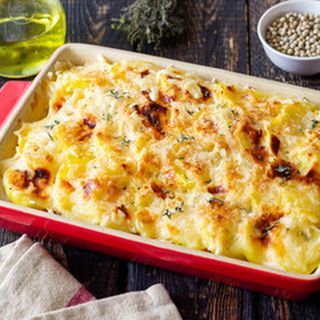 Запечени картофи на пещ със сирена (400г)