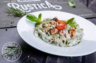 Tagliatelle s lososm na bijelo