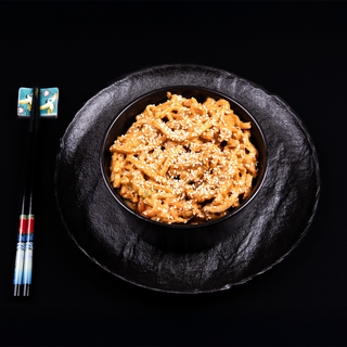 ნუდლსი საფირმო სოუსით