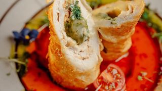 Куриный рулет с сыром моцарелла и шпинатом