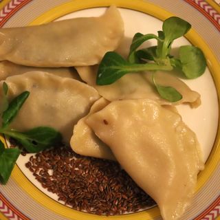 Pierogi z kaszą gryczaną i pieczarkami