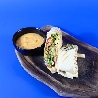 Vegetarijanska Tortilja + pomfrit + Coca Cola