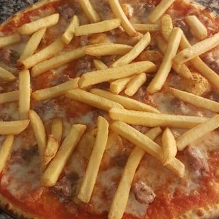 Salsiccia e patatine fritte