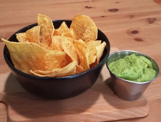 Nachos Con Guacamole