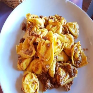 Tortellini di carne al ragù