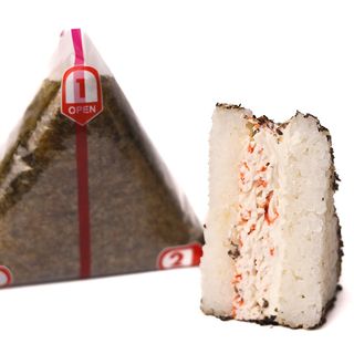 Онігірі з тунцем у власному соку.