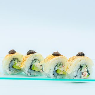 Uramaki pez mantequilla trufado 