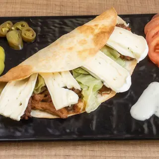 Quesadilla con pulled pork e brie