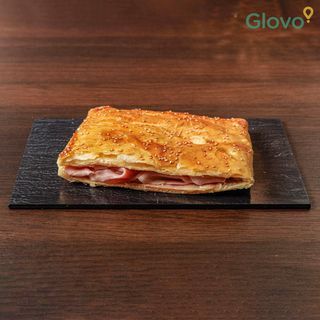 Sfogliata cotto e formaggio