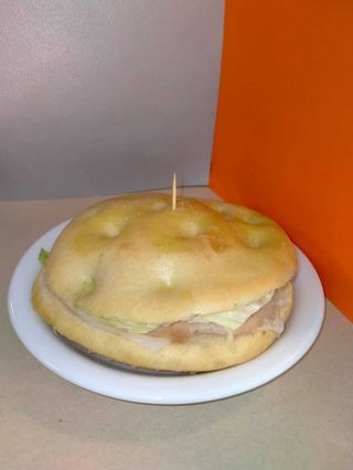 Focaccia cotto maionese insalata e filangè