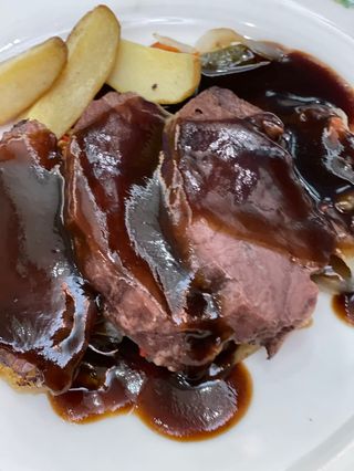 Carrillera de ternera con salsa de vino tinto