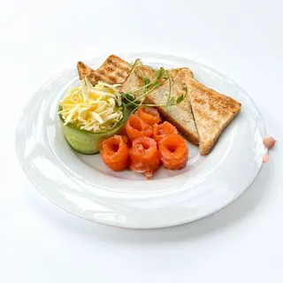 Слабосолений лосось з грінками (100/50/20г)