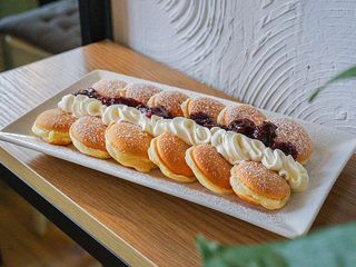 Міні-панкейки з вишневим джемом та маскарпоне (180g)