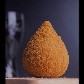 Coxinha XXL carne com queijo