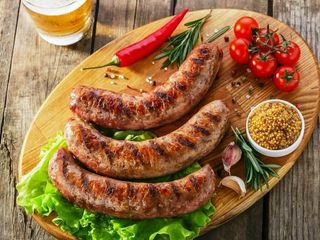 Говяжьи колбаски на гриле