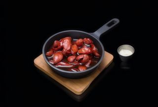 Мисливські ковбаски смажені в соусі