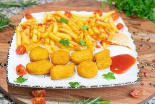 Meniu nuggets pui pane