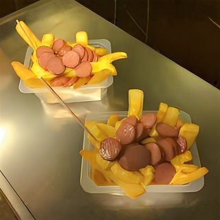 Porzione wurstel e patatine