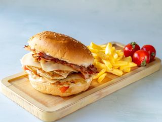 Trodupli Cezar burger i pomfrit