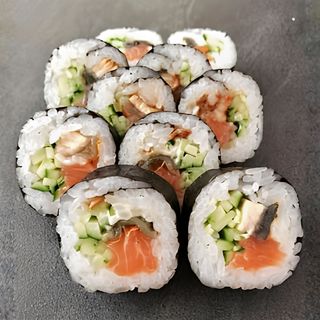 Футомакі унагі (220г)