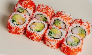 Uramaki krewetka tobiko -8 szt-